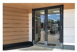 Производство алюминиевых дверей